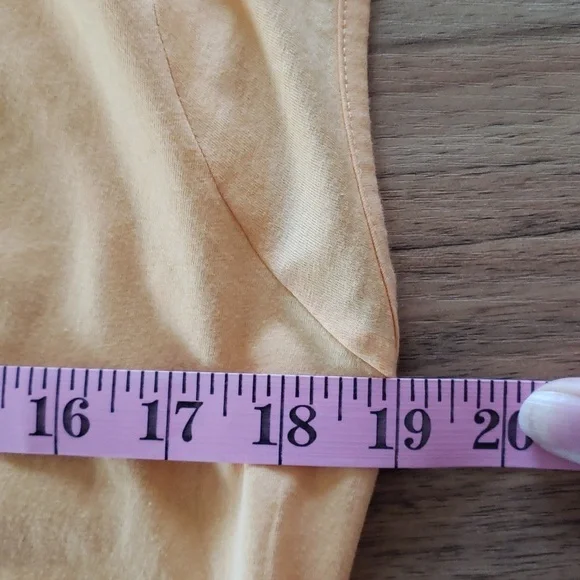 Gap Short Sleeve V-neck Tee with Embroidery Large - Picture 5 of 7